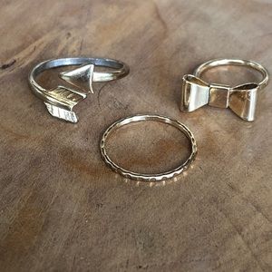 3 rings, meant to wear on top of fingers 💗